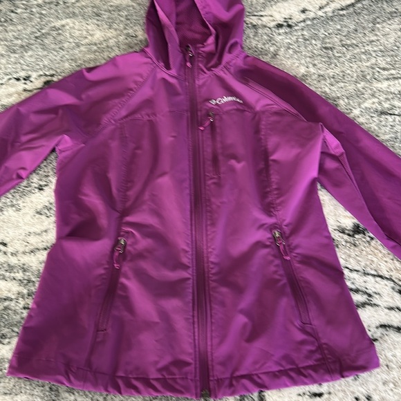 Size M Columbia spring/fall jacket - Picture 9 of 12